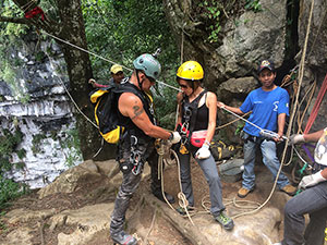 Sotano de las Golondrinas aventura